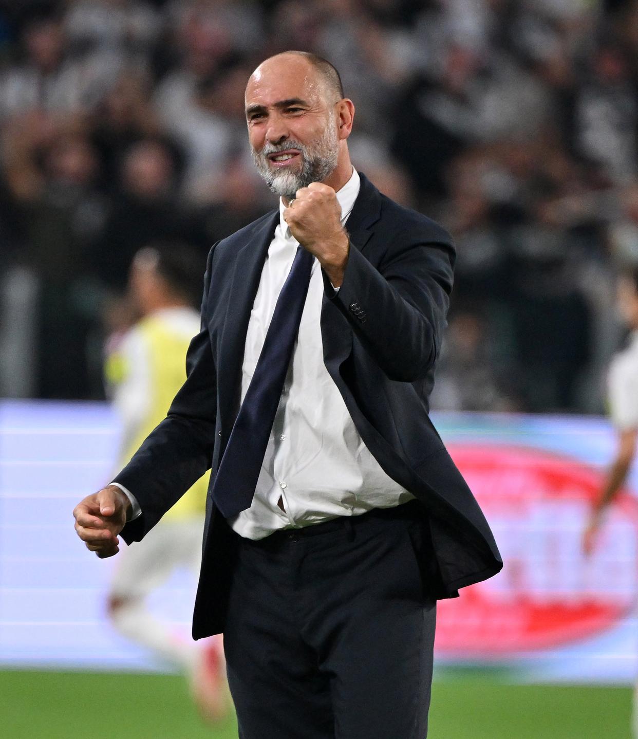 app下载-太狠了！尤文图斯防线松动备战荷甲拜仁慕尼黑围绕德国杯外线爆发，菲尼克斯太阳调整名单备战荷甲的简单介绍